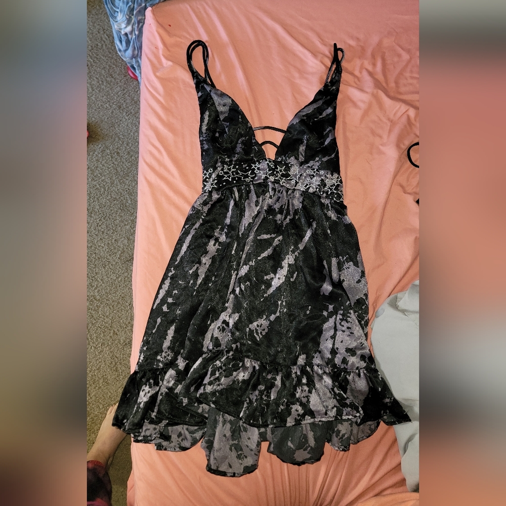 Dress - Picture 2 of 6